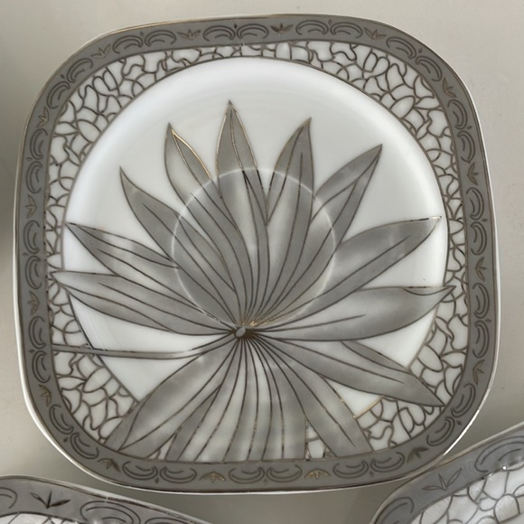 (2/$20) 6 x 24K gold plated tea saucers - Picture 4 of 11